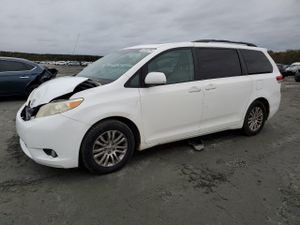 Toyota Sienna XLE 3.5L 6 2011