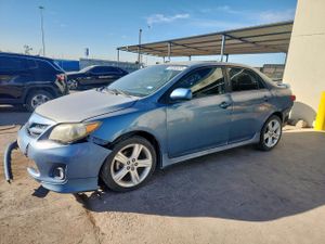 Toyota Corolla BASE 1.8L 4 2013