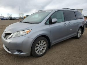 Toyota Sienna LE 3.5L 6 2012