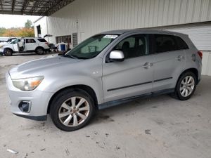 Mitsubishi Outlander SE 2.0L 4 2013