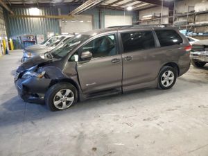 Toyota Sienna LE 3.5L 6 2013