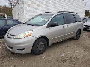 Toyota Sienna CE 3.5L 6 2009