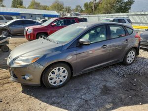 Ford Focus SE 2.0L 4 2012