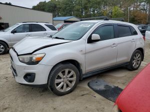 Mitsubishi Outlander ES 2.0L 4 2015