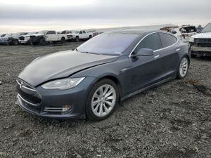 Tesla Model S 2015