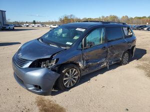 Toyota Sienna LE 3.5L 6 2015