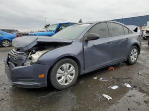 Chevrolet Cruze LS 1.8L 4 2013