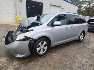 Toyota Sienna LE 3.5L 6 2015