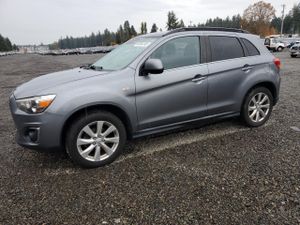 Mitsubishi Outlander SE 2.0L 4 2013