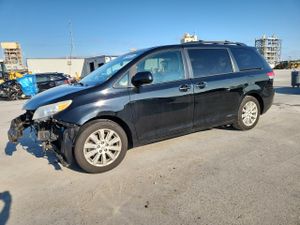 Toyota Sienna XLE 3.5L 6 2013