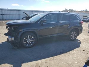 Toyota Highlander SE 3.5L 6 2017