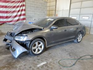 Volkswagen Passat SE 2.0L 4 2012