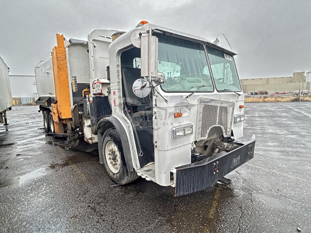 Peterbilt 320/325 10.8L 6 2009