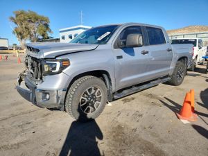 Toyota Tundra CREWMAX SR5 5.7L 8 2015
