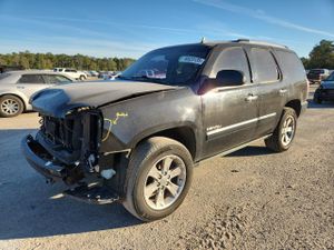 GMC Yukon DENALI 6.2L 8 2011