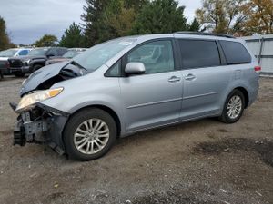 Toyota Sienna XLE 3.5L 6 2013