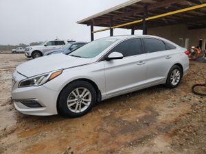 Hyundai Sonata SE 2.4L 4 2015