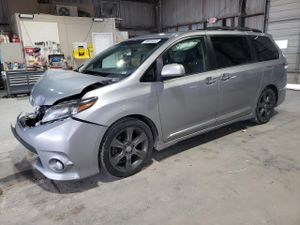 Toyota Sienna SPORT 3.5L 6 2015