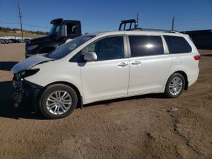 Toyota Sienna XLE 3.5L 6 2015