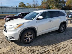Toyota Highlander LE 3.5L 6 2014