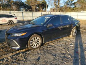 Toyota Camry LE 2.5L 4 2021