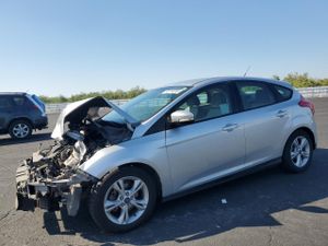 Ford Focus SE 2.0L 4 2014