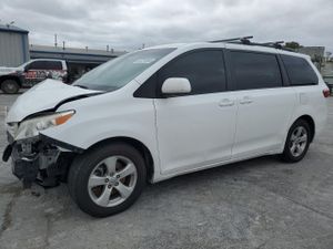 Toyota Sienna LE 3.5L 6 2015