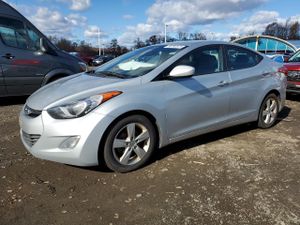 Hyundai Elantra GLS 1.8L 4 2013