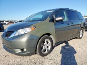 Toyota Sienna XLE 3.5L 6 2012