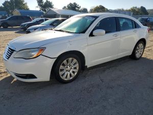 Chrysler 200 LX 2.4L 4 2014