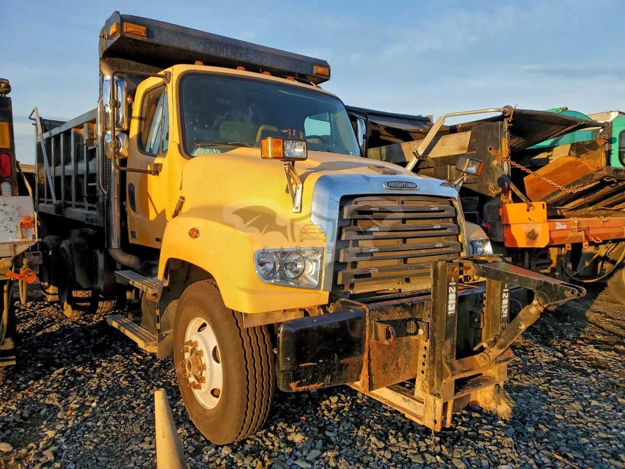 Freightliner Business Class M2 12.8L 6 2012
