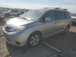 Toyota Sienna LE 3.5L 6 2011