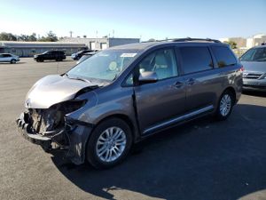 Toyota Sienna XLE 3.5L 6 2012