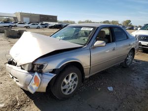 Toyota Camry LE 3.0L 6 2001