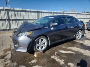 Toyota Corolla BASE 1.8L 4 2013