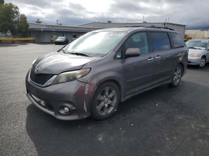 Toyota Sienna SPORT 3.5L 6 2013