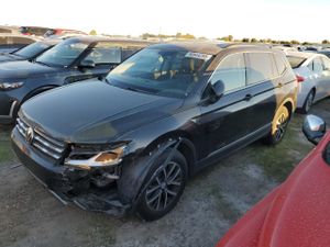 Volkswagen Tiguan SE 2.0L 4 2020