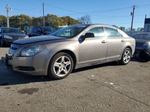 Chevrolet Malibu LS 2.4L 4 2010