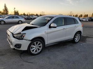 Mitsubishi Outlander ES 2.0L 4 2015