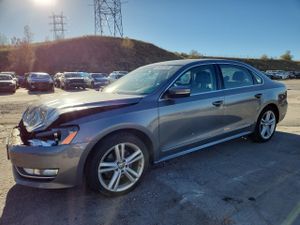 Volkswagen Passat SE 2.0L 4 2013
