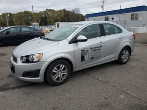 Chevrolet Aveo (Sonic) LT 1.8L 4 2015
