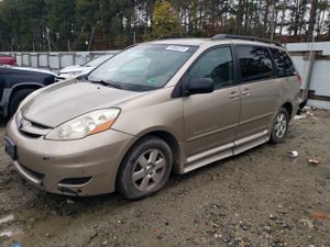 Toyota Sienna CE 3.5L 6 2010