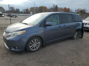 Toyota Sienna XLE 3.5L 6 2014