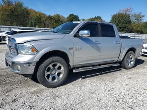 RAM 1500 LARAMIE 5.7L 8 2015