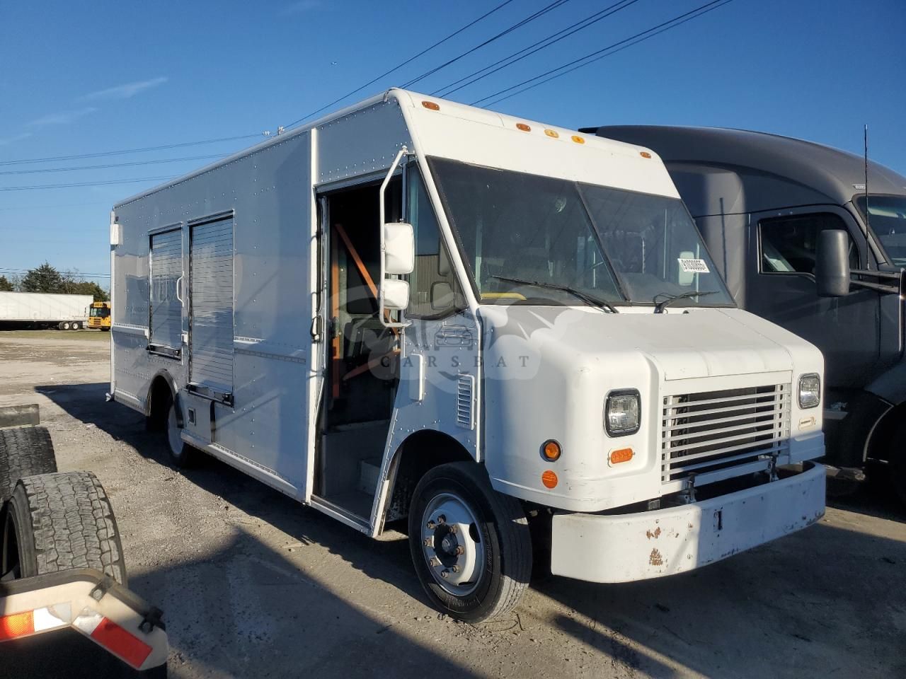 Freightliner Business Class M2 M LINE WALK-IN VAN 5.9L 6 2005