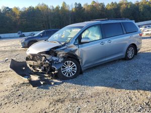 Toyota Sienna XLE 3.5L 6 2015