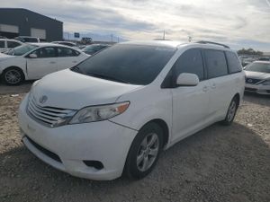 Toyota Sienna LE 3.5L 6 2015