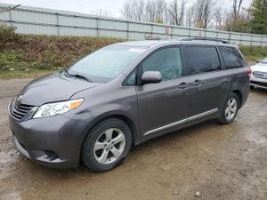 Toyota Sienna LE 3.5L 6 2014