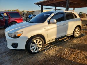 Mitsubishi Outlander ES 2.0L 4 2013