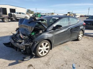 Hyundai Elantra GLS 1.8L 4 2013